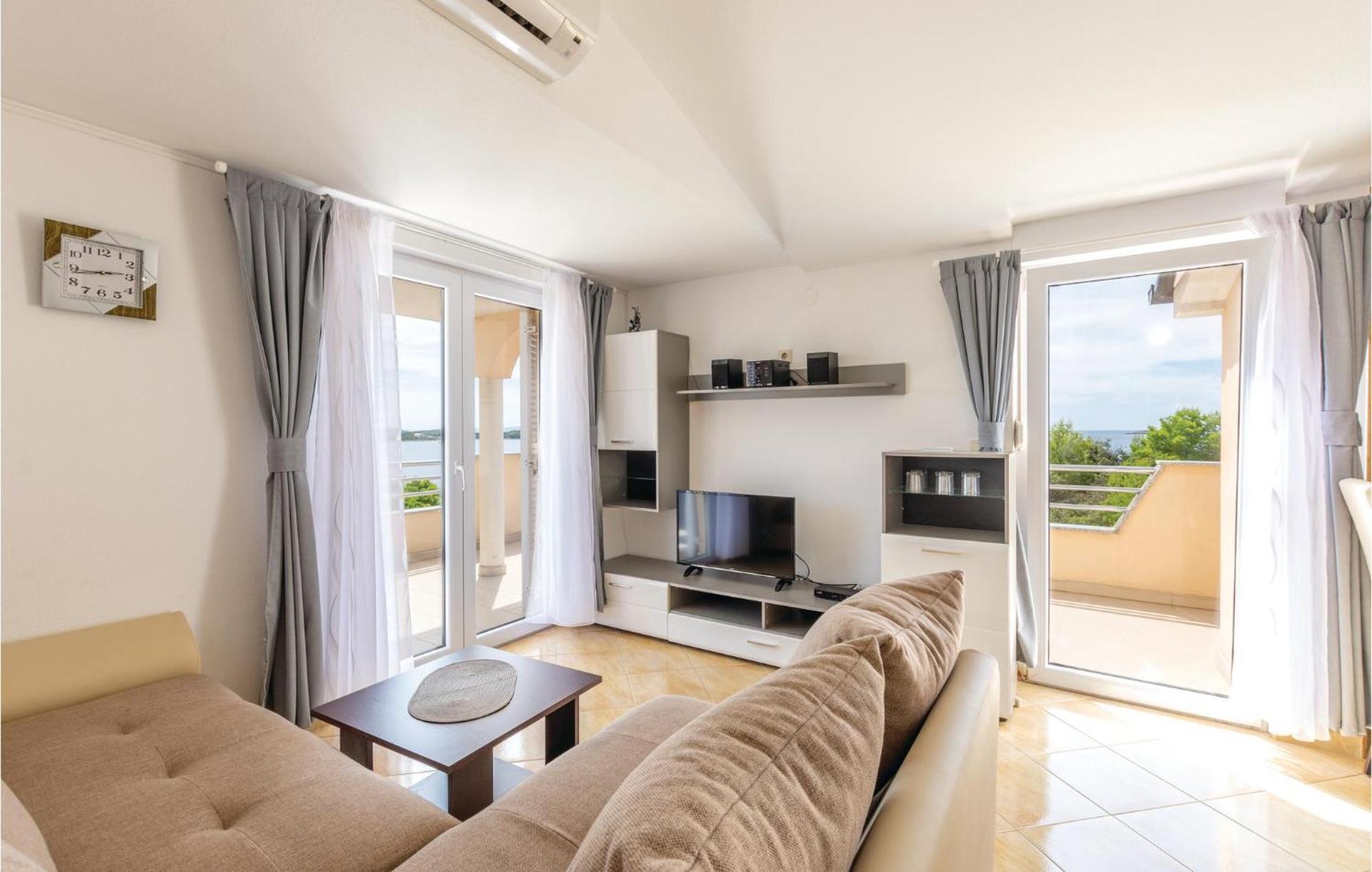 Stunning Apartment In Sevid With Kitchen Экстерьер фото